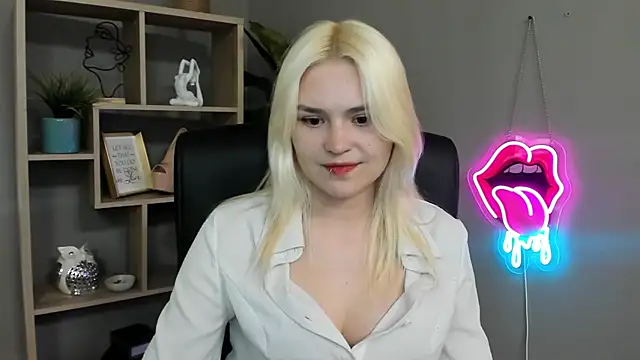 SweetLilyxo online show from May 12, 2026, 1:30 pm