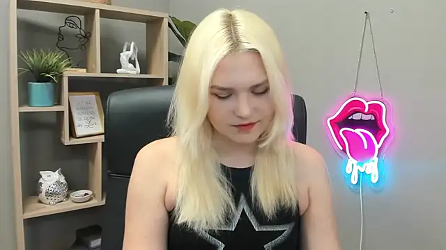 SweetLilyxo online show from May 20, 2026, 6:41 am