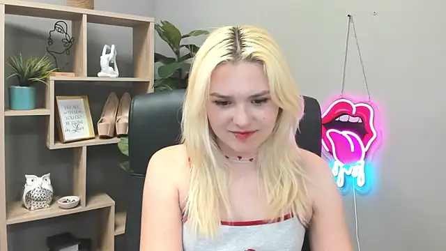 SweetLilyxo online show from June 1, 2026, 1:35 pm