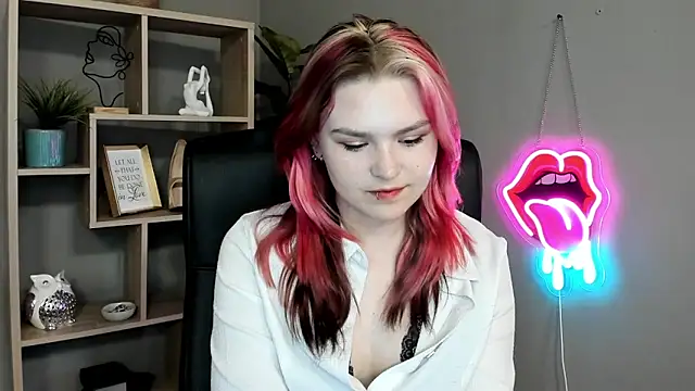SweetLilyxo online show from June 14, 2026, 1:57 pm