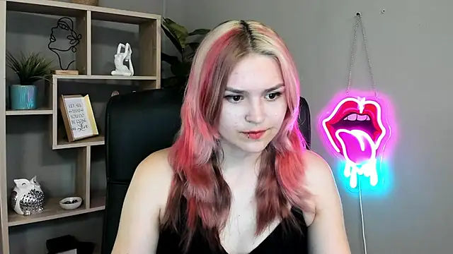 SweetLilyxo online show from June 21, 2026, 1:46 pm