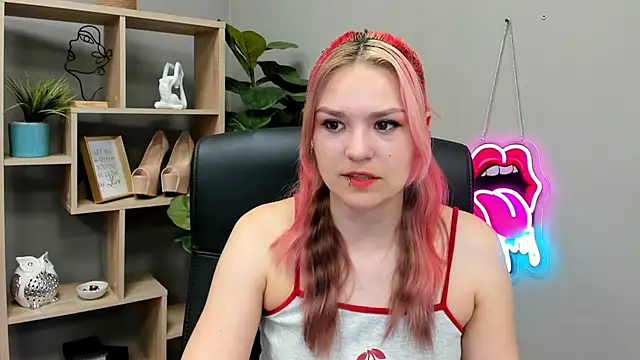 SweetLilyxo online show from June 25, 2026, 6:29 am