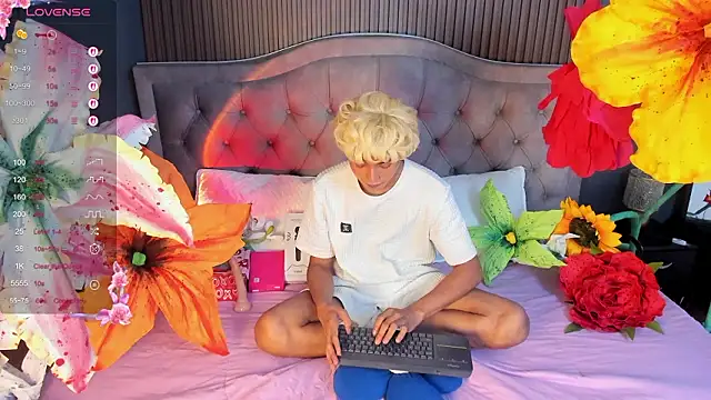 Noa 03 online show from February 25, 2026, 7:23 pm