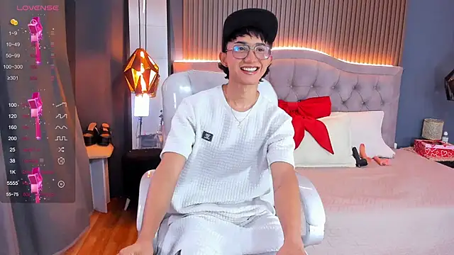 Snapshot of Noa_03 chatting on June 1, 2026, 6:20 pm Noa 03 online show from June 1, 2026, 6:20 pm