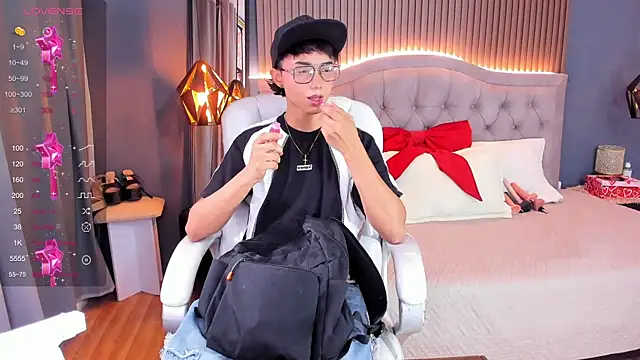 Snapshot of Noa_03 chatting on June 2, 2026, 6:10 pm Noa 03 online show from June 2, 2026, 6:10 pm
