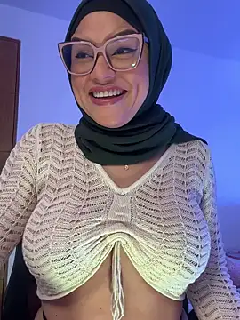 Amira-Awhada online show from April 16, 2026, 9:39 pm