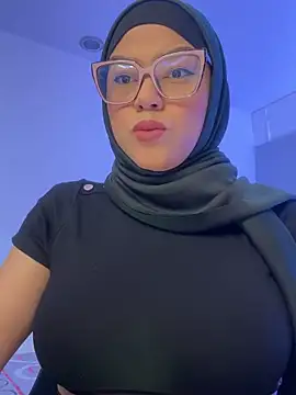 Amira-Awhada online show from April 20, 2026, 9:05 pm