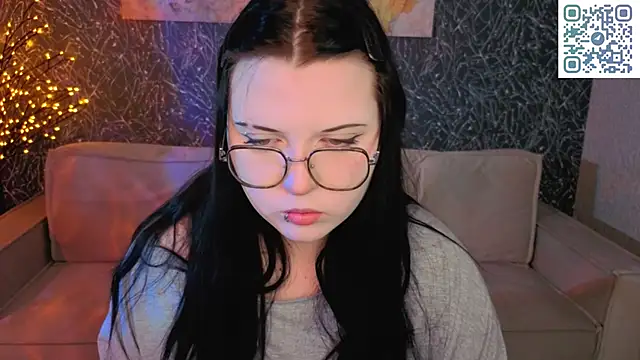 Kira G0ld online show from May 1, 2026, 12:59 am