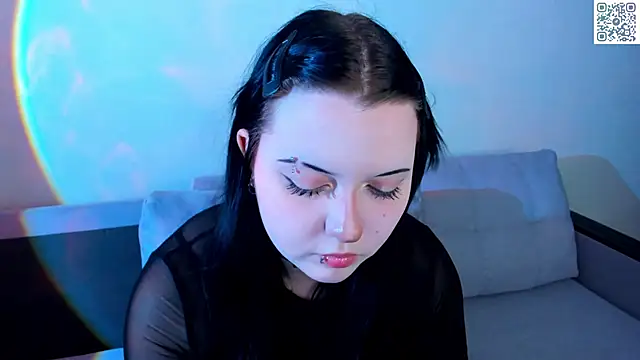 Kira G0ld online show from May 11, 2026, 9:04 am