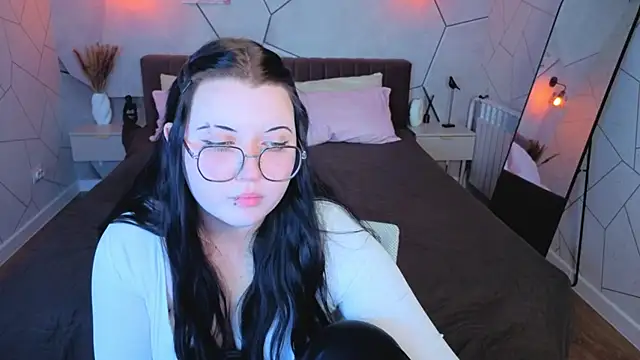 Kira G0ld online show from May 27, 2026, 9:17 am