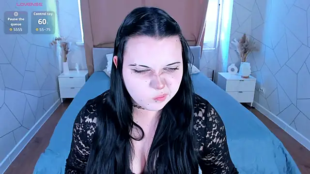 Snapshot of Kira_G0ld chatting on June 4, 2026, 9:15 am Kira G0ld online show from June 4, 2026, 9:15 am