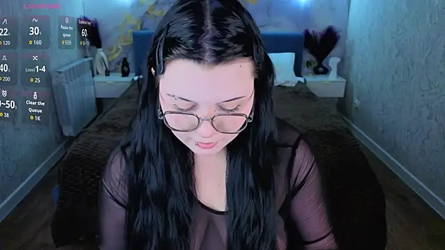 Snapshot of Kira_G0ld chatting on June 6, 2026, 9:03 am Kira G0ld online show from June 6, 2026, 9:03 am