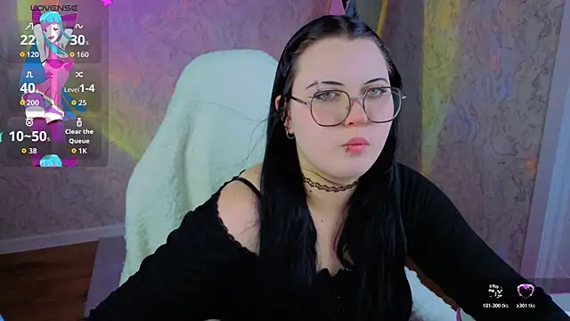 Snapshot of Kira_G0ld chatting on June 19, 2026, 9:13 am Kira G0ld online show from June 19, 2026, 9:13 am