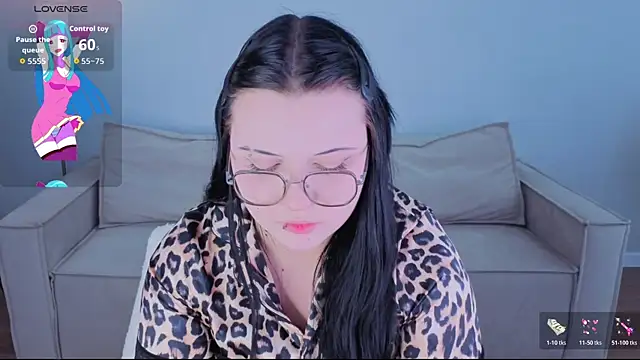 Snapshot of Kira_G0ld chatting on June 20, 2026, 9:34 am Kira G0ld online show from June 20, 2026, 9:34 am
