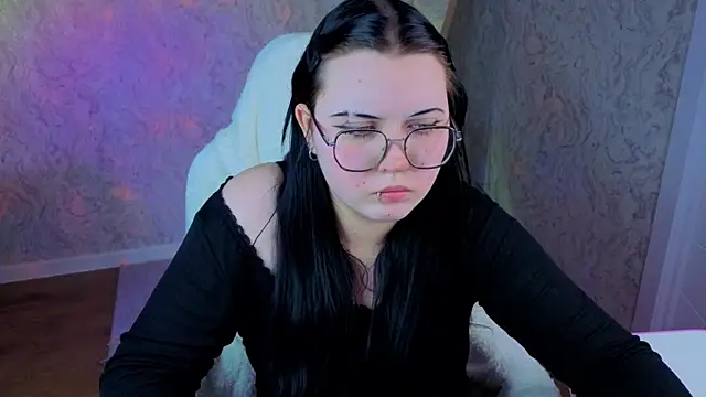 Snapshot of Kira_G0ld chatting on June 24, 2026, 5:01 pm Kira G0ld online show from June 24, 2026, 5:01 pm
