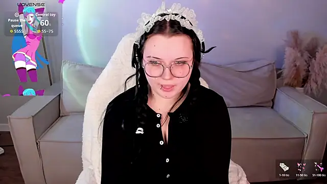 Snapshot of Kira_G0ld chatting on June 27, 2026, 5:07 pm Kira G0ld online show from June 27, 2026, 5:07 pm