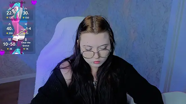 Snapshot of Kira_G0ld chatting on July 10, 2026, 5:04 pm Kira G0ld online show from July 10, 2026, 5:04 pm