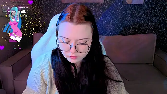 Snapshot of Kira_G0ld chatting on July 11, 2026, 5:04 pm Kira G0ld online show from July 11, 2026, 5:04 pm