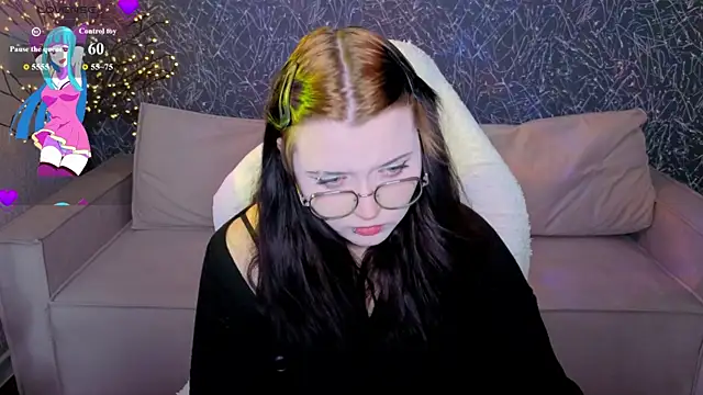 Snapshot of Kira_G0ld chatting on July 12, 2026, 5:04 pm Kira G0ld online show from July 12, 2026, 5:04 pm