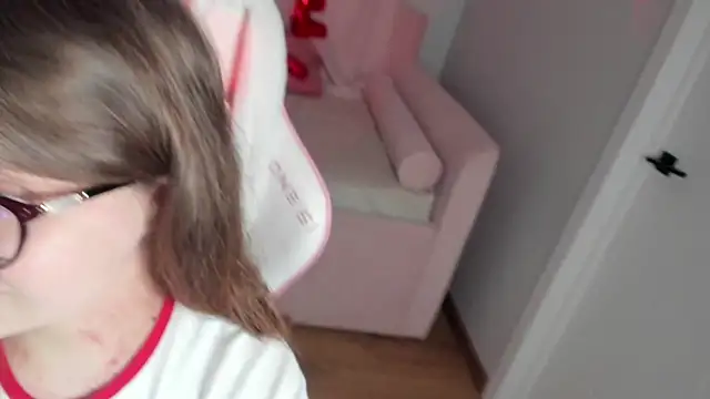 ChloeHalses online show from February 17, 2026, 5:15 am