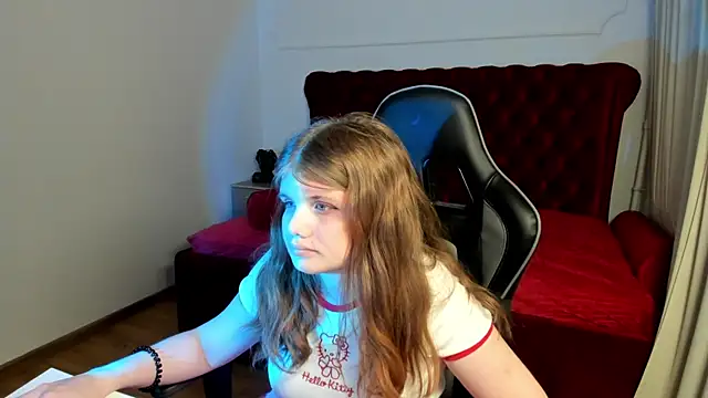 ChloeHalses online show from June 8, 2026, 1:28 am
