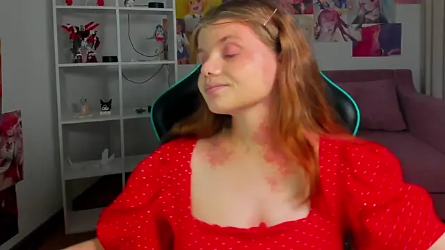 ChloeHalses online show from June 8, 2026, 7:03 pm