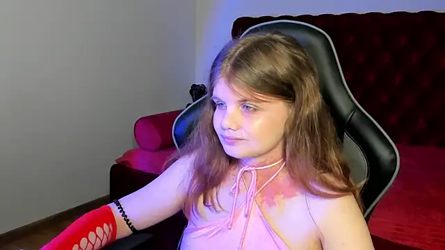 ChloeHalses online show from June 14, 2026, 5:04 pm