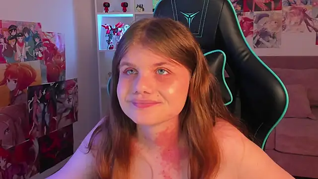 ChloeHalses online show from June 15, 2026, 7:05 pm