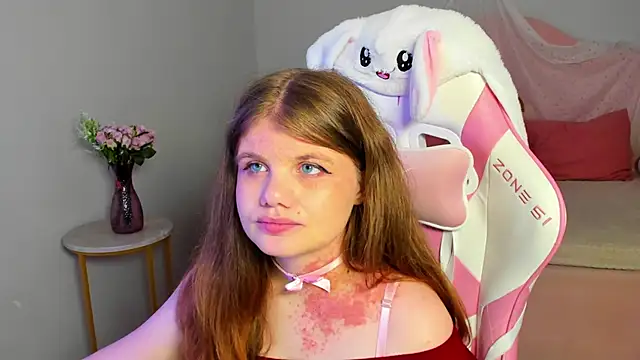 ChloeHalses online show from June 16, 2026, 5:04 pm