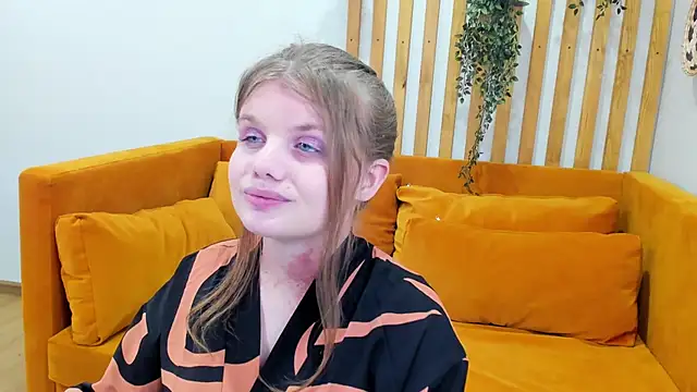 ChloeHalses online show from June 19, 2026, 5:06 pm