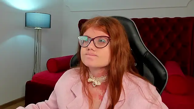 ChloeHalses online show from August 7, 2026, 5:04 pm