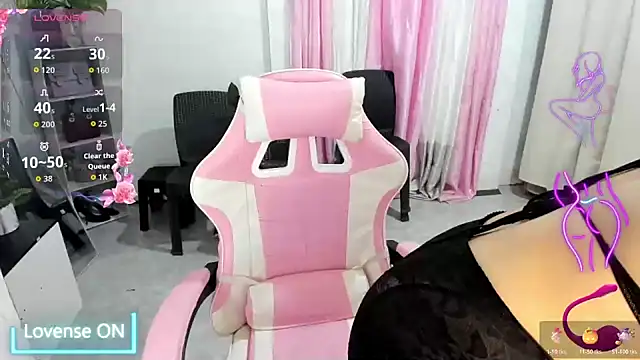 Ursweetyshaine online show from May 8, 2026, 3:23 am