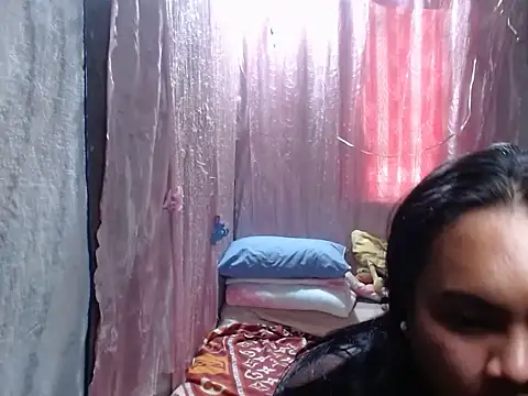 Queenvivesxxx online show from February 4, 2026, 5:13 am