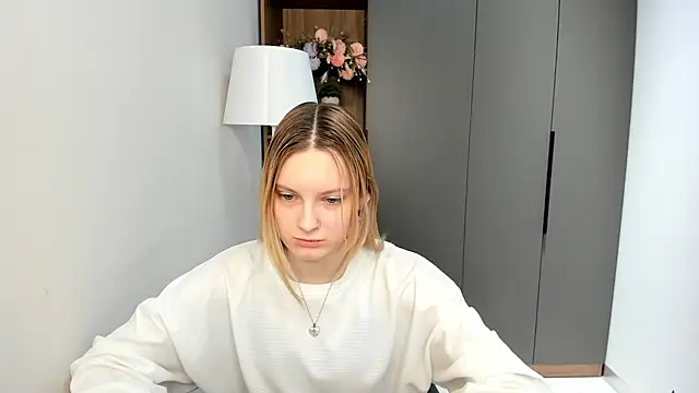 TinaMonaldi online show from February 4, 2026, 3:01 am