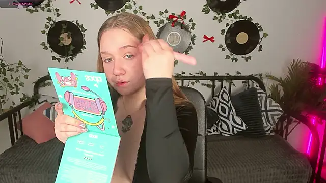 RachelDiRose online show from March 18, 2026, 3:09 am