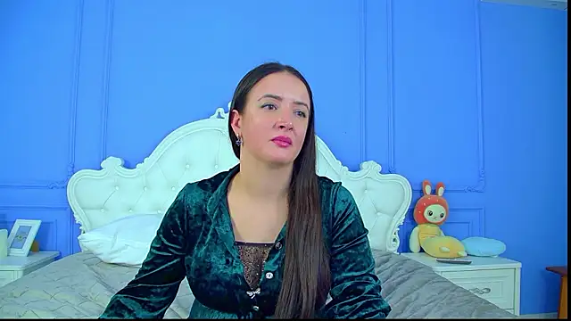 ElinaBellucci online show from February 4, 2026, 7:25 am