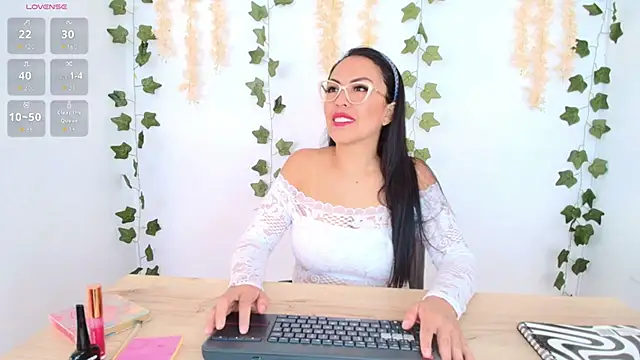 Emma Sanz   online show from May 9, 2026, 1:49 pm