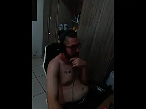 Redlovecouple online show from February 13, 2026, 2:02 pm