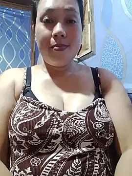 Snapshot of May_Bombs chatting on May 20, 2026, 1:23 am May Bombs online show from May 20, 2026, 1:23 am