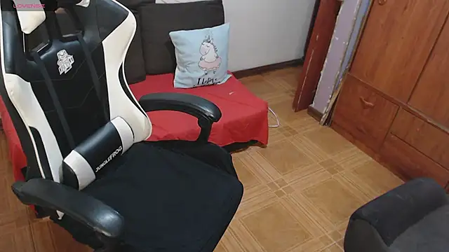 MeliisaRobers online show from May 19, 2026, 12:49 am