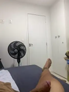 Snapshot of Russo18cm chatting on February 19, 2026, 4:52 am Russo18cm online show from February 19, 2026, 4:52 am