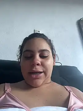Snapshot of Adriputinha chatting on May 4, 2026, 7:43 pm Adriputinha online show from May 4, 2026, 7:43 pm
