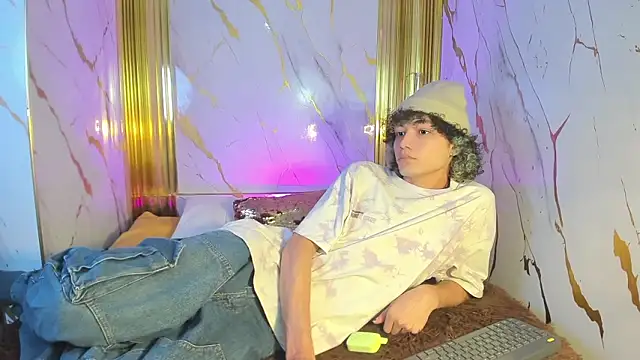 Snapshot of thanier_18 chatting on June 21, 2026, 8:33 pm thanier 18 online show from June 21, 2026, 8:33 pm