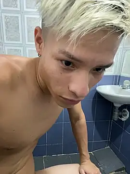 Snapshot of MaxyRyan chatting on March 22, 2026, 2:15 am MaxyRyan online show from March 22, 2026, 2:15 am