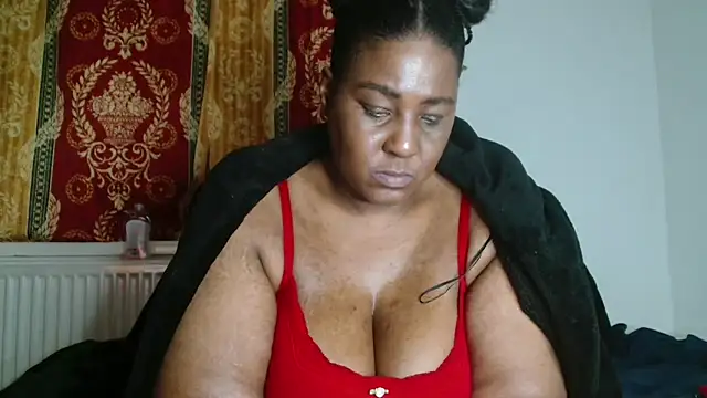 CurvySashia online show from April 3, 2026, 10:08 pm