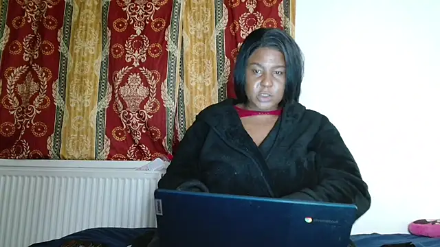 CurvySashia online show from April 10, 2026, 11:42 pm