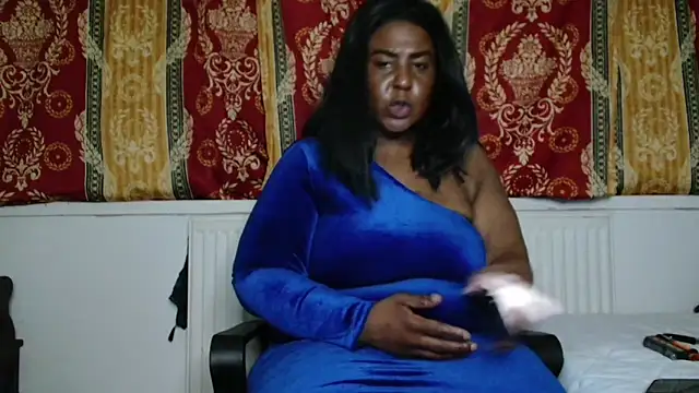 CurvySashia online show from April 11, 2026, 11:42 pm