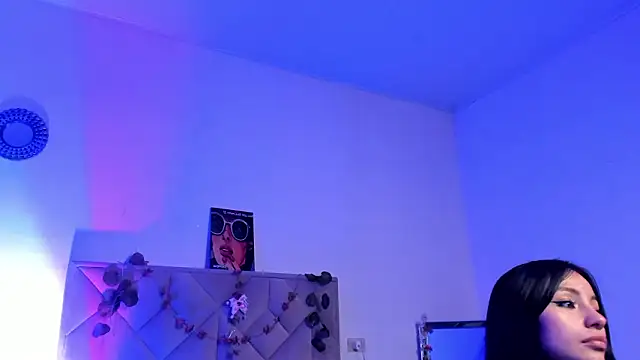 Chloe Miller 2 online show from March 7, 2026, 6:32 am