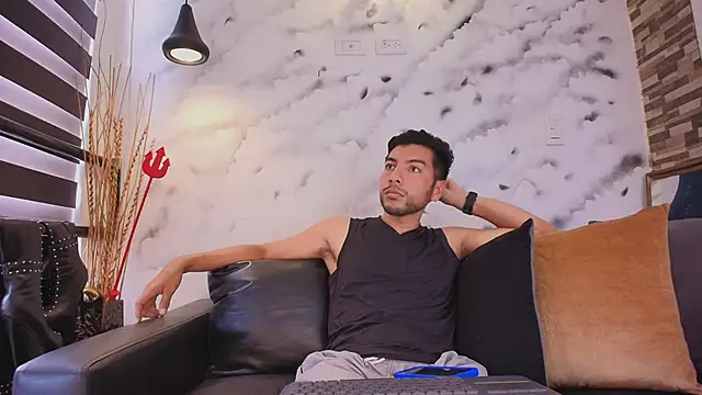 Max Hornye online show from March 18, 2026, 5:38 pm