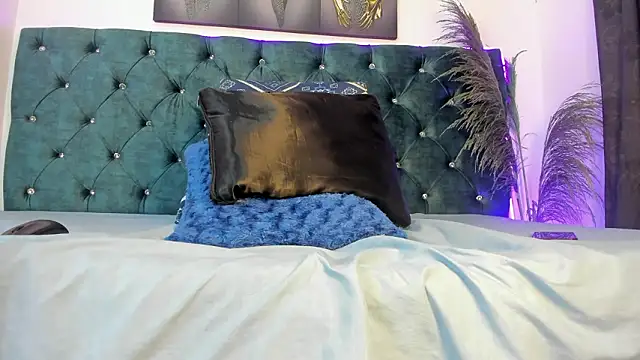 Snapshot of Roxanna_0 chatting on March 11, 2026, 12:00 pm Roxanna 0 online show from March 11, 2026, 12:00 pm